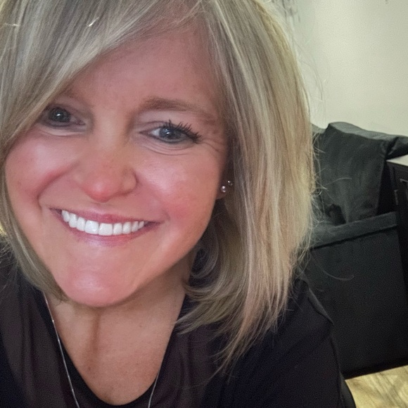 Meet your Posher, Danielle - Picture 7 of 8